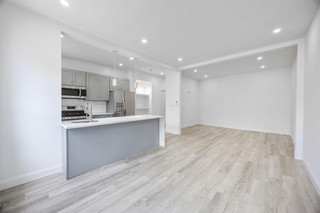 Building Photo - 71-52 68th St