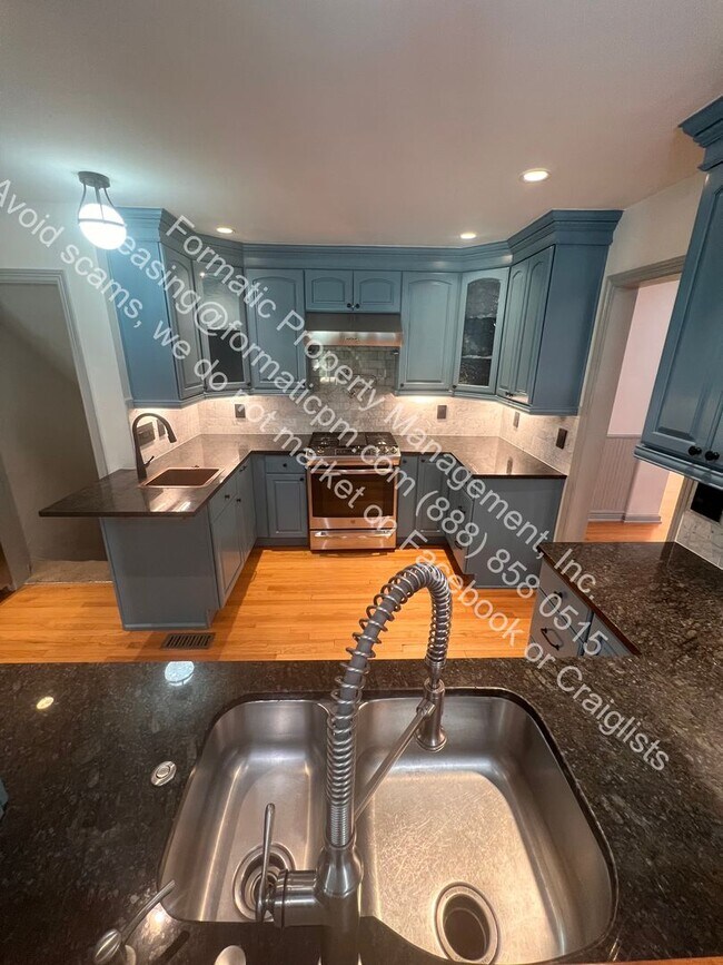 Building Photo - Free Perks, Pet-Friendly Oversized 4-Bedro...