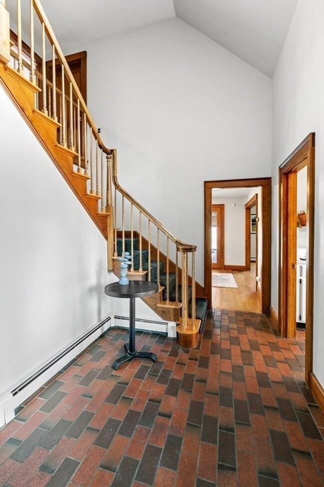 Building Photo - Stunning 3-Bedroom Home with Indoor Pool &...