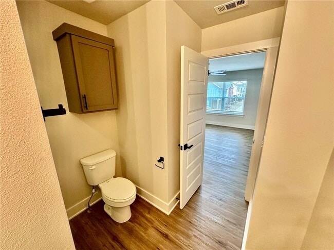 Building Photo - 2805 SW Hampshire Ave