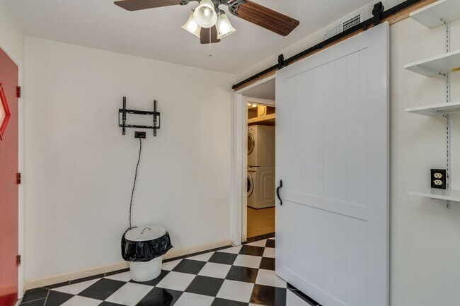 Building Photo - Great East Side Location 4 Bed/2 Bath Home
