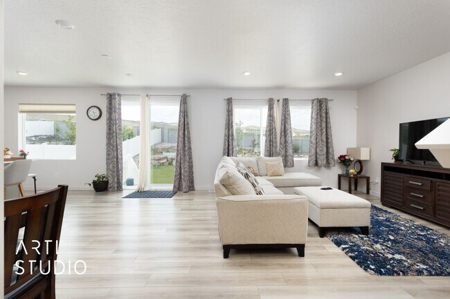 Building Photo - 2577 N Velvet Moon Dr