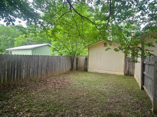 Building Photo - Two Bedroom Home for Rent!