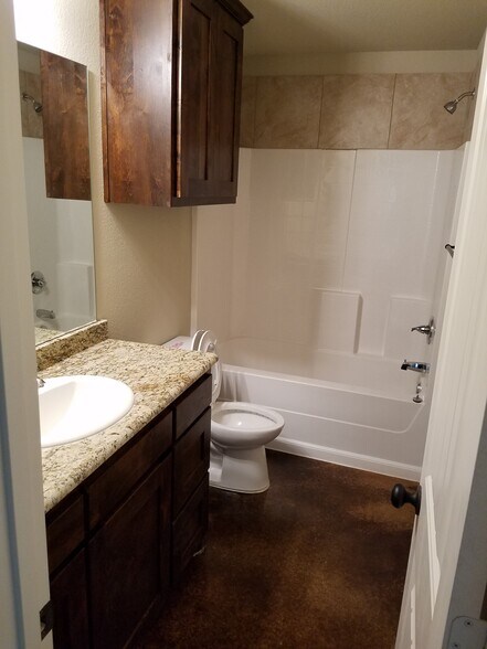 Building Photo - 129 Crossfire Ct