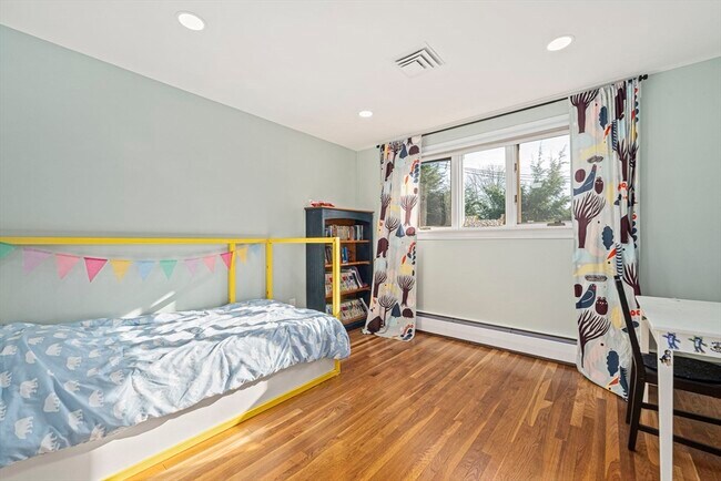 Building Photo - 66 Roosevelt Rd