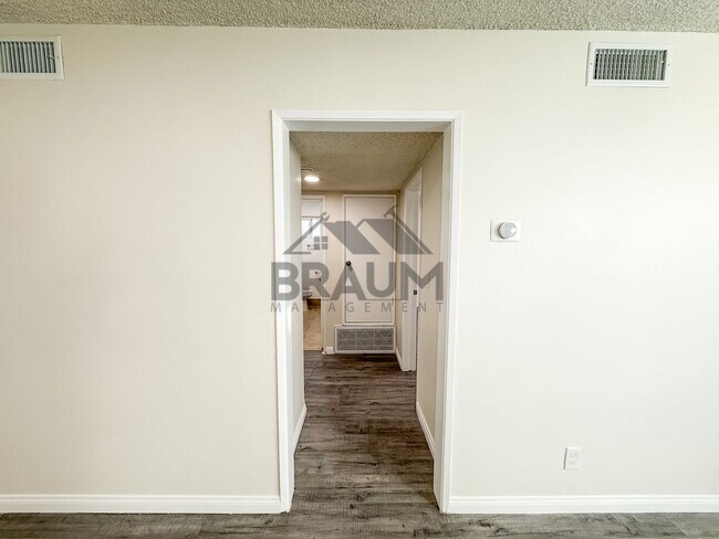 Building Photo - 6041 Whitsett Ave