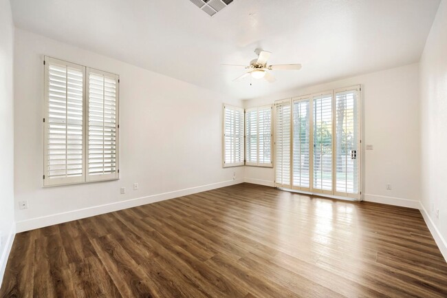 Building Photo - 5 Bedroom Luxury Home In Peccole Ranch!