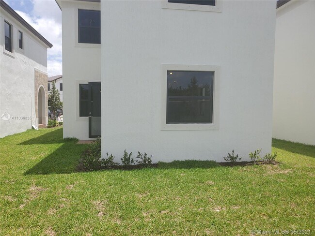 Building Photo - 11036 W 35th Way