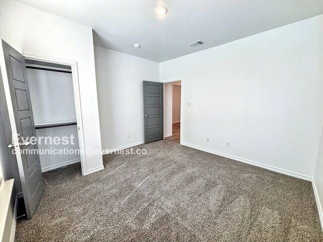 Building Photo - 857 Freedom Cir