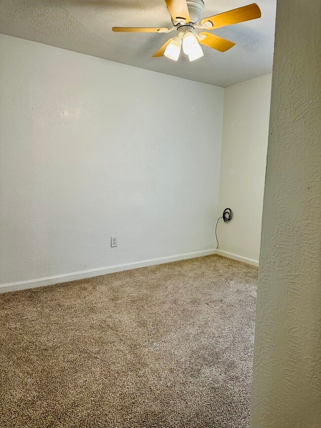 Building Photo - 808 Hibner Ave