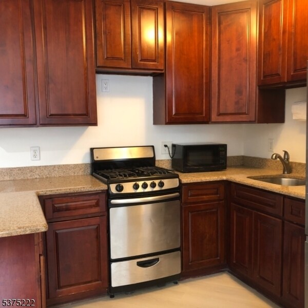 Building Photo - 104 N Beverwyck Rd