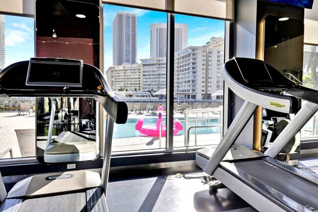 Building Photo - 2602 E Hallandale Beach Blvd