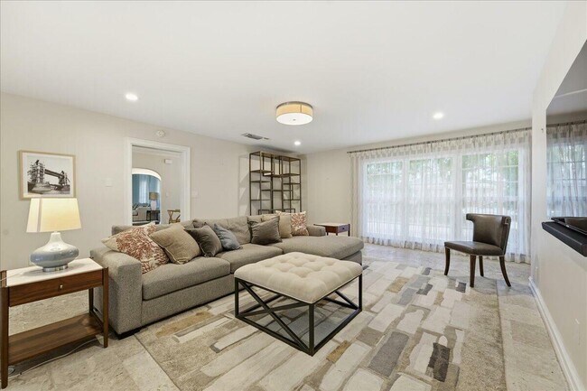 Building Photo - 459 NE 15th Ave