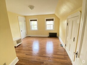 Building Photo - 133 Mt Vernon St