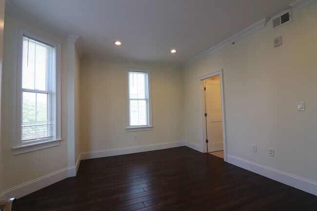 Building Photo - 140 Minden St
