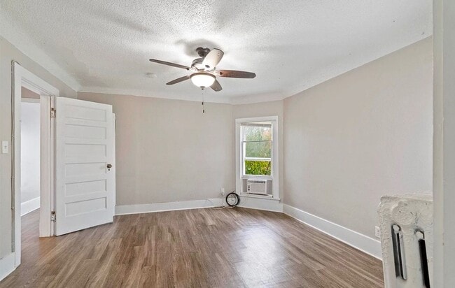 Building Photo - HALF OFF FIRST MONTHS RENT SPECIAL 4 Bedro...