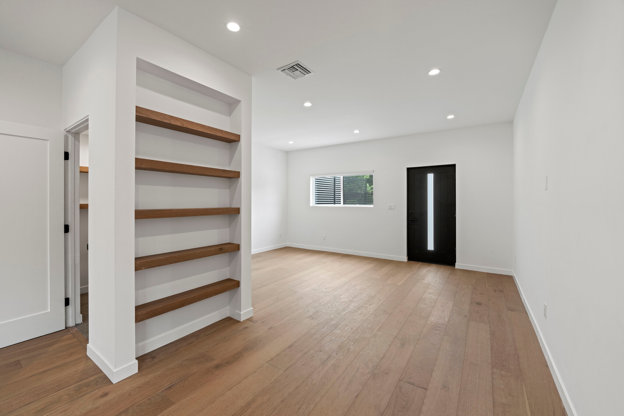 Building Photo - 8104 Paso Robles Ave