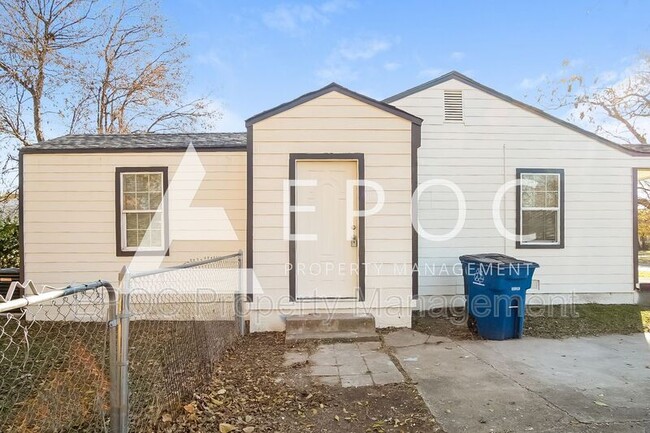 Building Photo - 2309 N Xanthus Ave