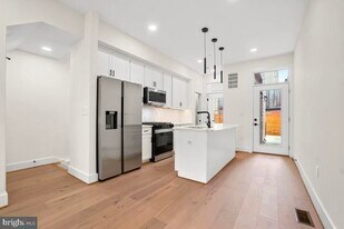 Building Photo - 808 12th St NE