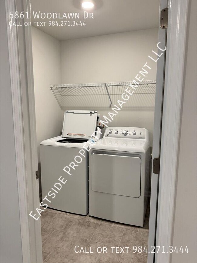 Building Photo - 5861 Woodlawn Dr
