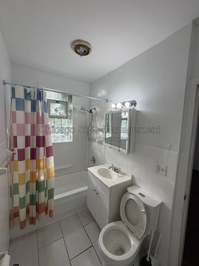 Building Photo - 5143 S Kenwood Ave