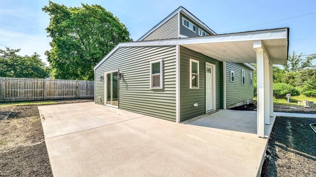Building Photo - 700 E Brook Ln