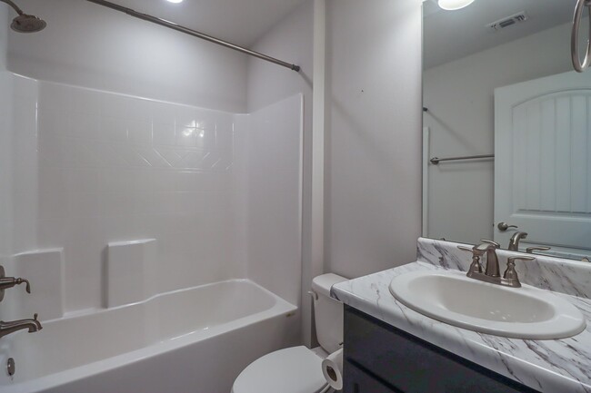 Building Photo - 14097 Plantation Oaks Dr