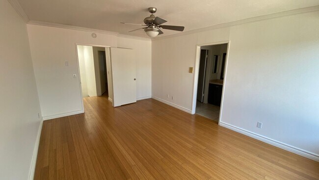 Building Photo - Spacious and Renovated Santa Monica Townhouse - Walker's Paradise 12th and Wilshire!