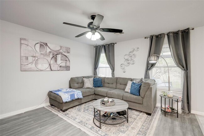 Building Photo - 148 Buttercup Way