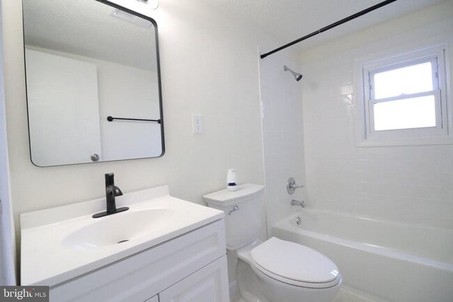 Building Photo - 407 N Horners Ln