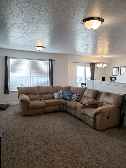 Building Photo - 463 S Fox Chase Ln