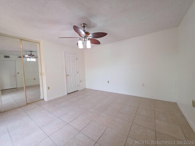 Building Photo - 832 Blue Ridge Cir