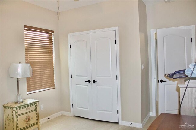 Building Photo - 3516 S Climax Dr