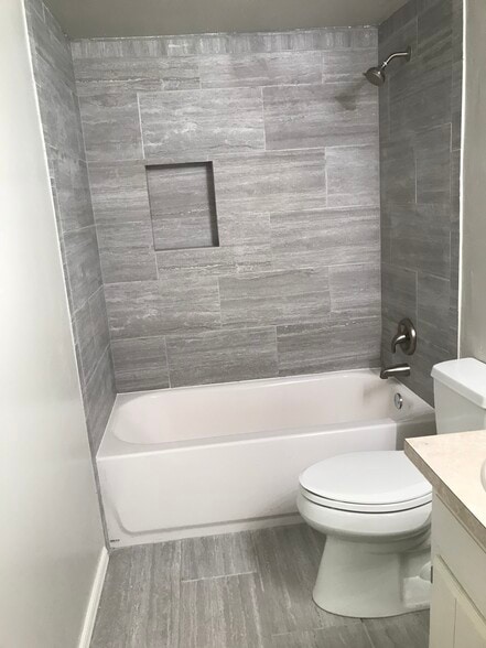 Guest bath - 1804 SE 8th St
