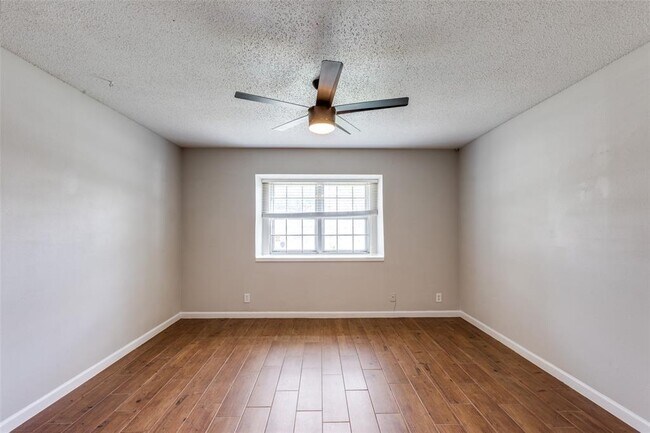Building Photo - 3459 Greystone Dr