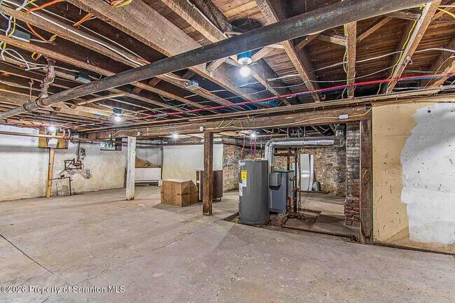 Building Photo - 815 Monroe Ave