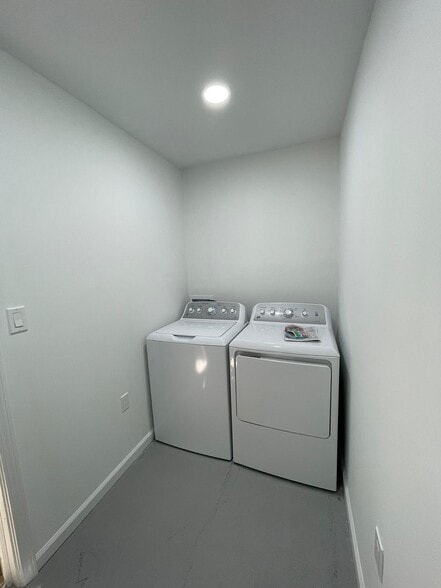 Building Photo - 3040 Remington St