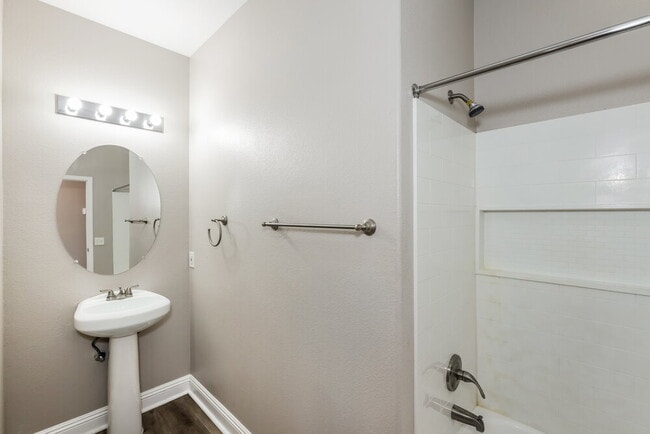 Building Photo - 740 Cam La Paz