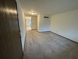 Building Photo - 2051 Cliff Alex Ct S