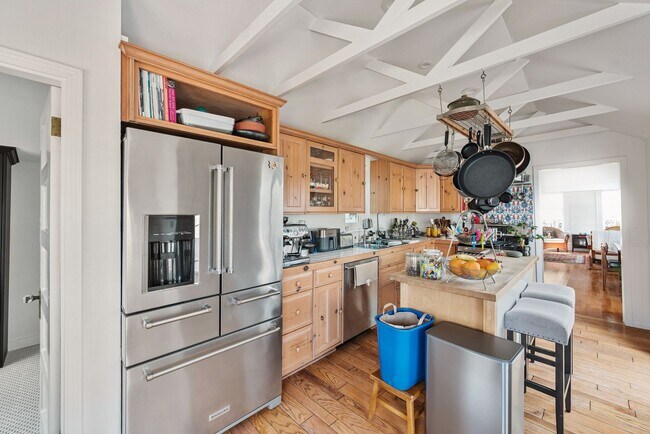 Building Photo - Elegant, Light-Filled Furnished Alameda Home with Indoor-Outdoor Living