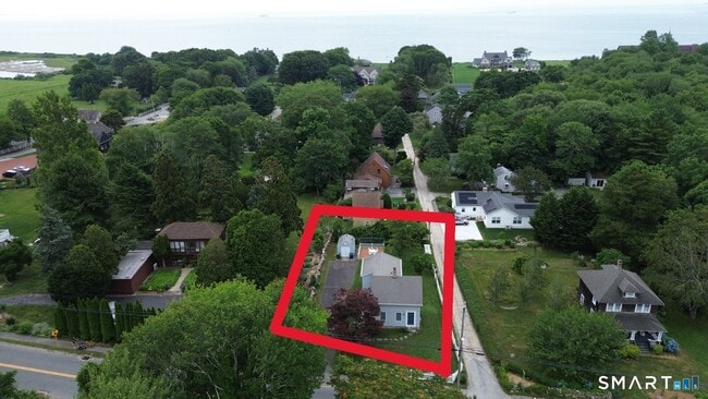 Building Photo - 10 Shore Rd