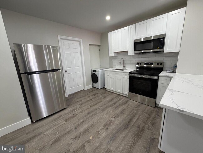 Building Photo - 2310 Tasker St