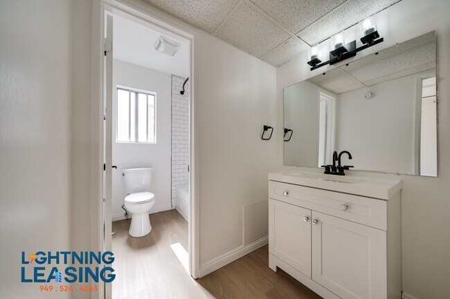 Building Photo - 14634 Magnolia-204B