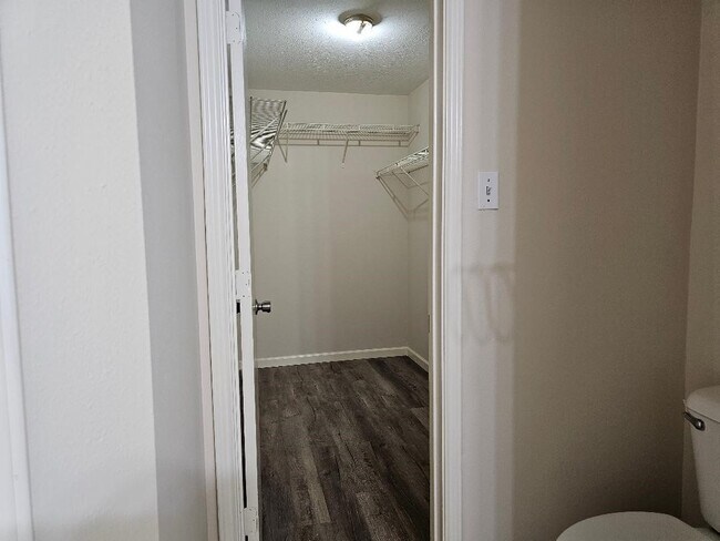 Building Photo - 6727 Stonecross Creek Ln