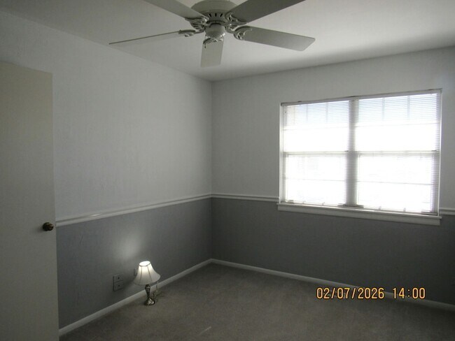 Building Photo - 718 Sturnbridge Ln