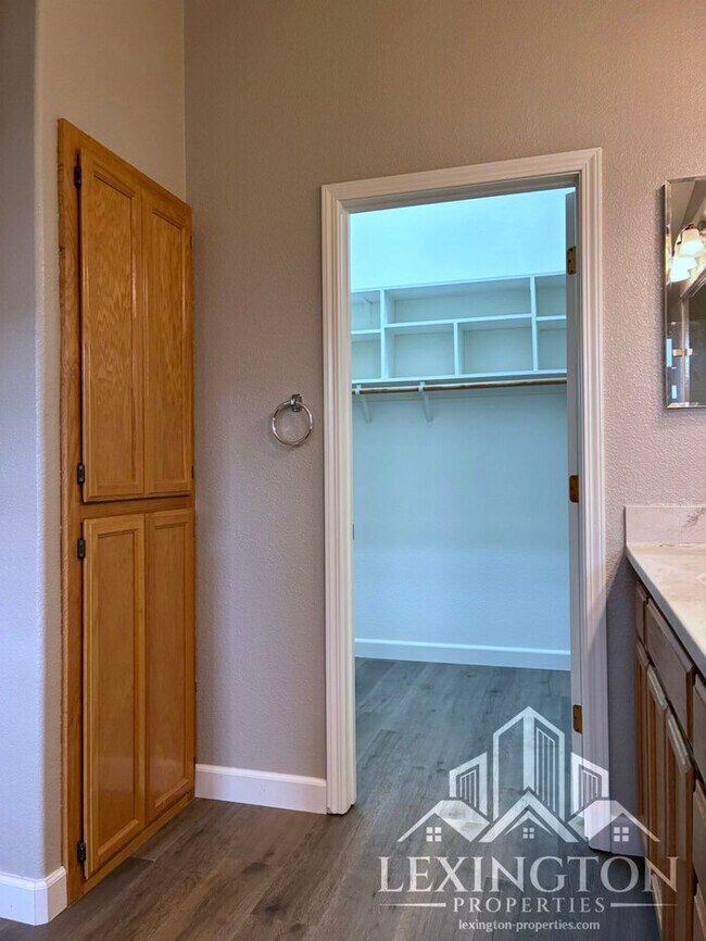 Building Photo - Updated 3 Bedroom, 2 Bathroom, Single-Story Home in Antelope!