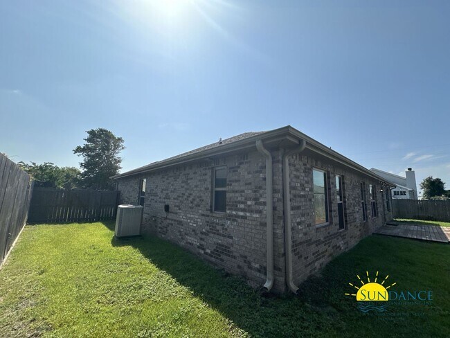 Building Photo - 438 Bay Oaks Dr