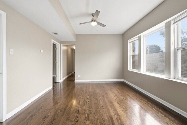 Building Photo - 8041 S Laflin St
