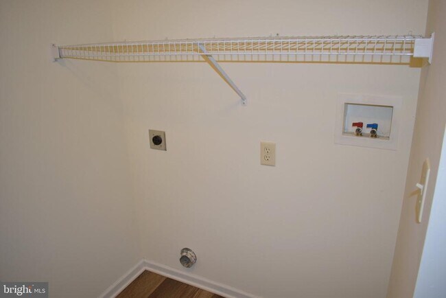 Building Photo - 2752 Roosevelt Dr