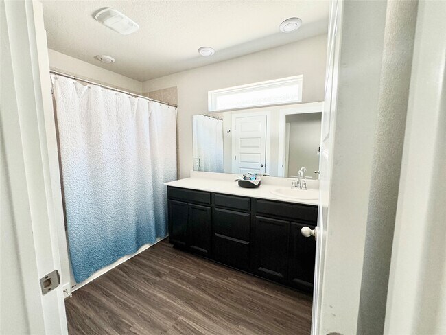 Building Photo - 7103 Silver Star Ln